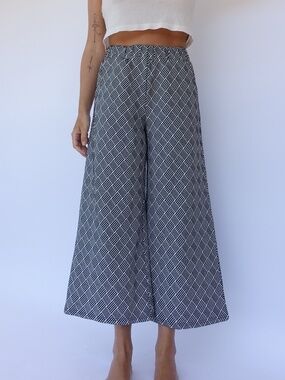 High waisted black and white pattern wide leg pants